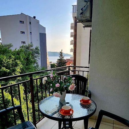 Bela Kuca Studio Apartments-Na Korak Do Mora-A Step To The Sea Rafailovici Exterior photo