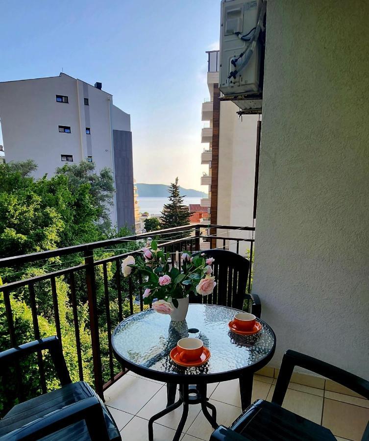 Bela Kuca Studio Apartments-Na Korak Do Mora-A Step To The Sea Rafailovici Exterior photo
